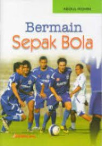Bermain Sepak Bola